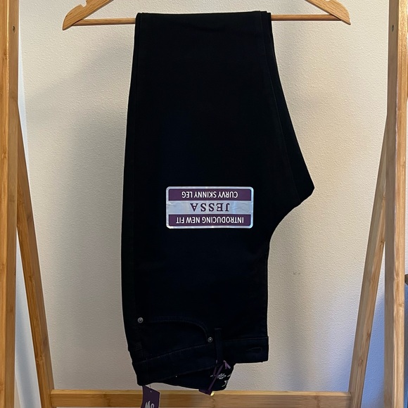 Gloria Vanderbilt “Jessa” Skinny Jeans - Picture 1 of 8